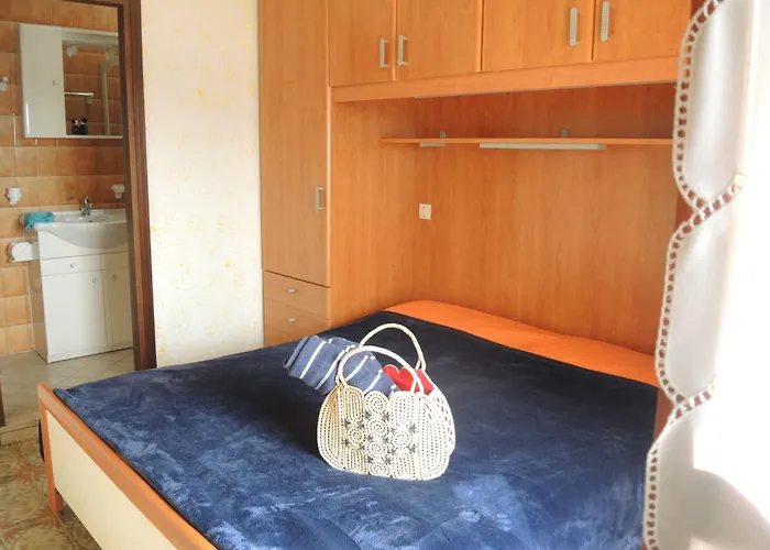 Flat With Terrace-beahost *